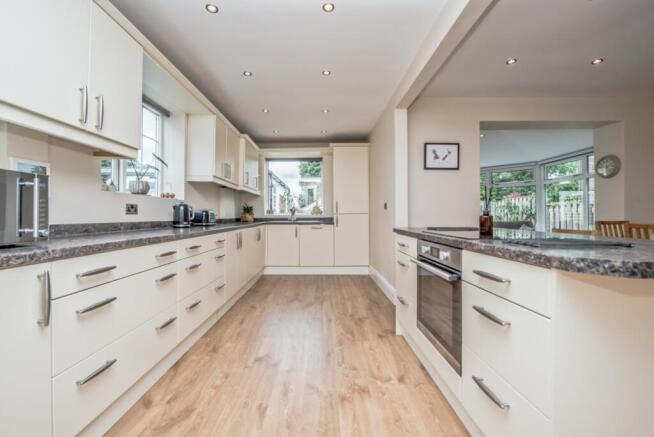 Stoney Croft, Little Gomersal, Cleckheaton, BD19 photo 4