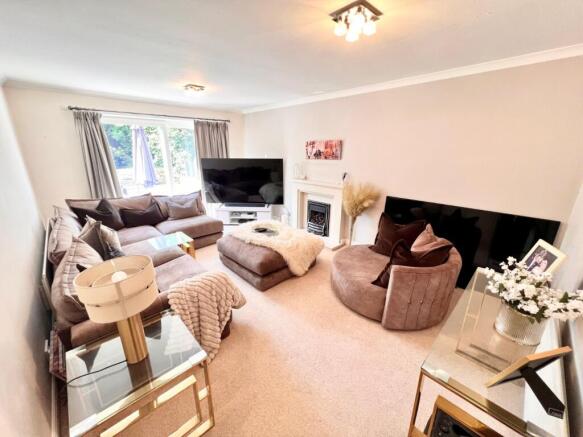 4 bed Detached to rent Image 4