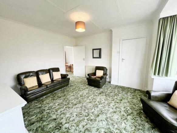 Lounge pic 3.jpg