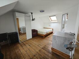 3, Grayling Court, De Montfort Road, Reading RG1 8DL