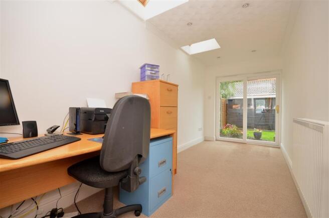 Bedroom 5/Games Room