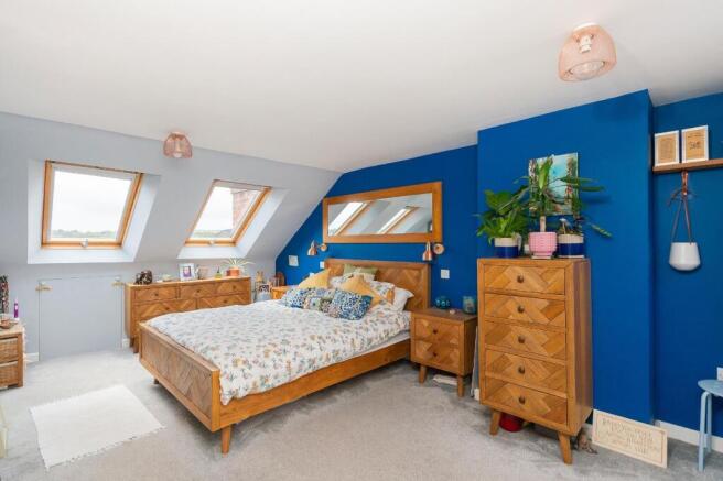 8D6RWH - Bedroom L.jpg