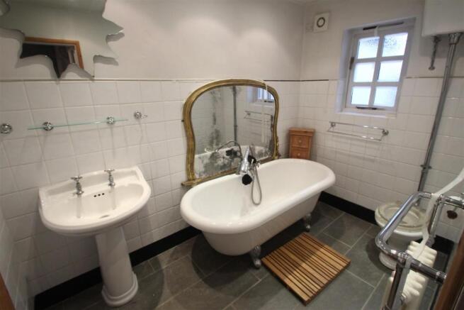 BATHROOM SUITE