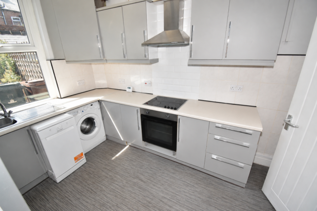 4 bed Terraced to rent Image 8