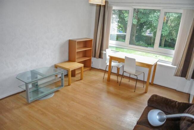 lounge a.JPG