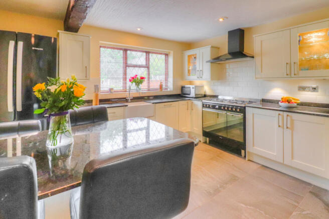 Kitchen/Breakfast Bar