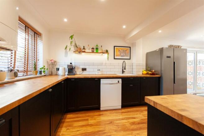 Kitchen...jpg