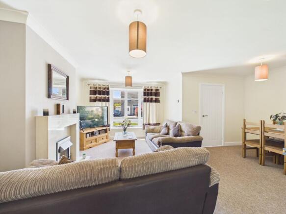3 bed Semi-Detached for sale Image 6