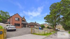 7, Esk Avenue, Edenfield, Bury BL0 0JA