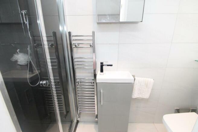 ENSUITE SHOWER ROOM