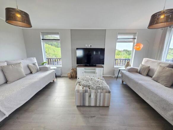 Lounge 5.jpg