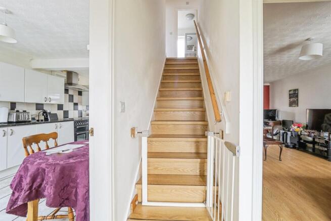 4 bed Detached for sale Image 8