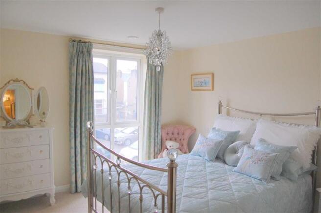 BEDROOM 2