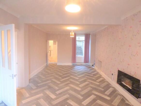 Lounge/Dining Room