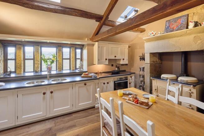 4 bed Semi-Detached for sale Image 5