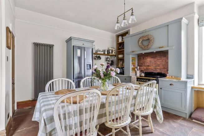 6 bed House for sale Image 12