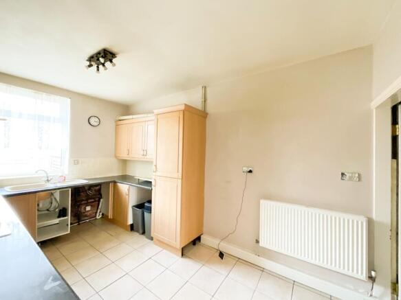 3 bed Terraced to rent Image 6