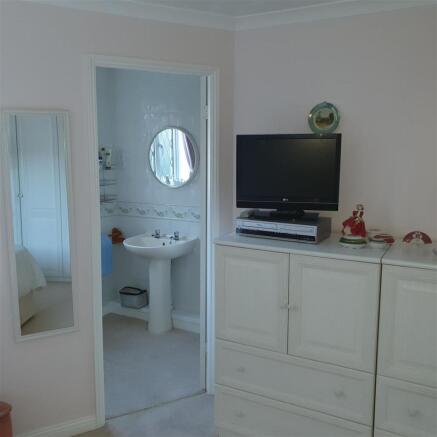 EN SUITE SHOWER/W.C