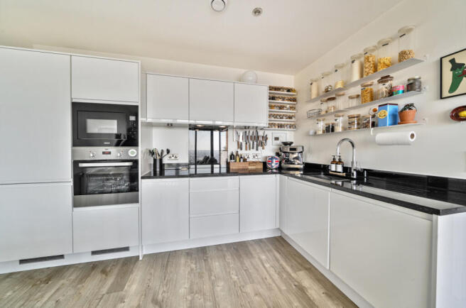 1430837-15-69bc28...