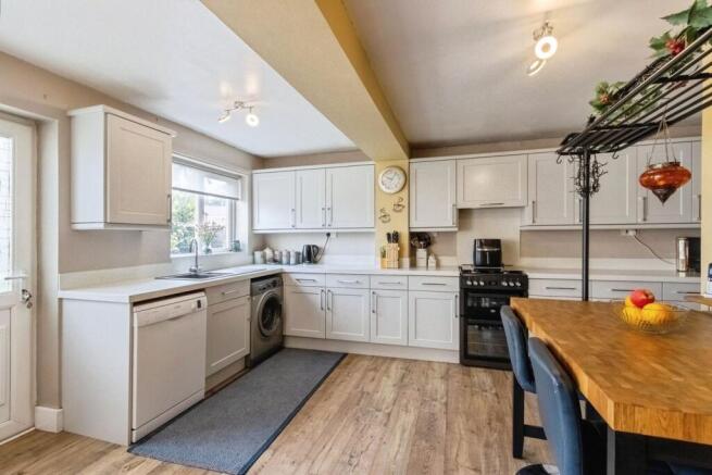 4 bed Detached for sale Image 5