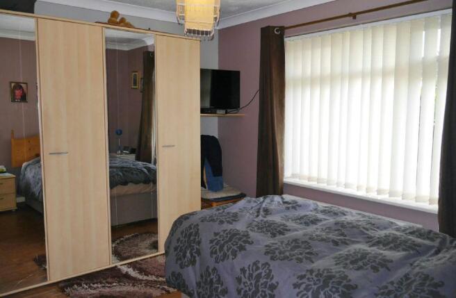 Bedroom 1 photo 2