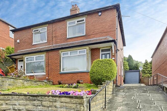 2 bed Semi-Detached for sale in halifax