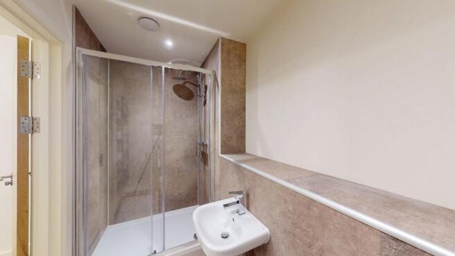 5 bed House to rent Image 9