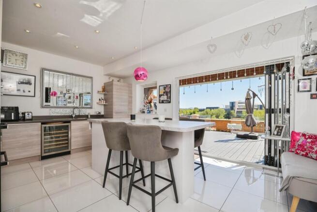 4 bed End of Terrace for sale Image 4