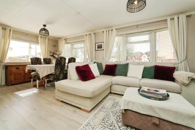 Lake House Park Homes, Stoke Road, Bishops Cleeve, Cheltenham, GL52 photo 5