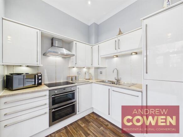 2 bed Flat for sale Image 4