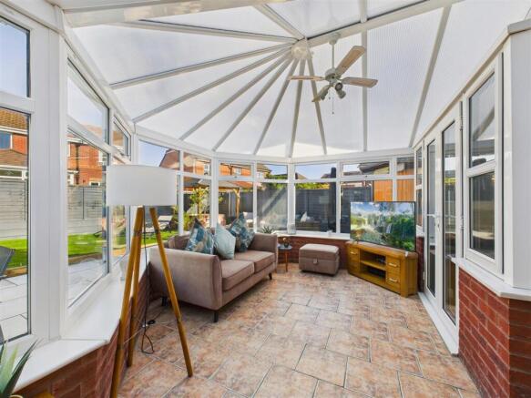 4 bed Detached for sale Image 8