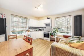 10, Watson House, Tilson Gardens, London SW2 4NG