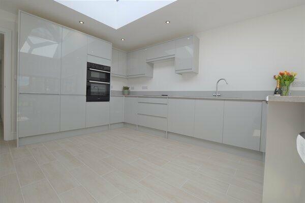 kitchen & breakfast room