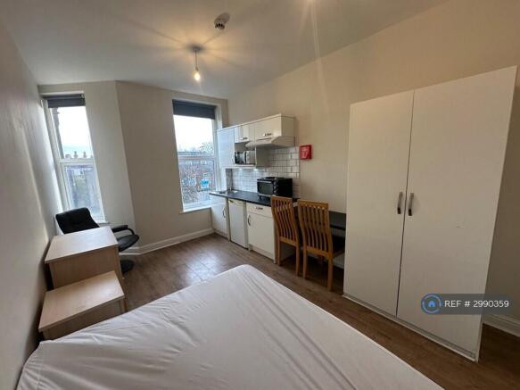 1 bed House Share to rent Image 4