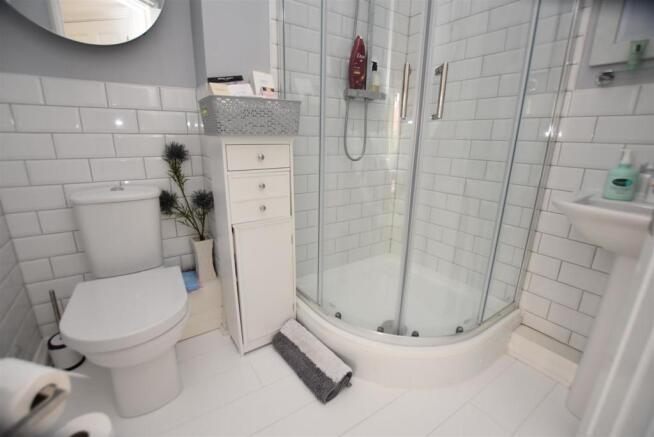 Ensuite.JPG
