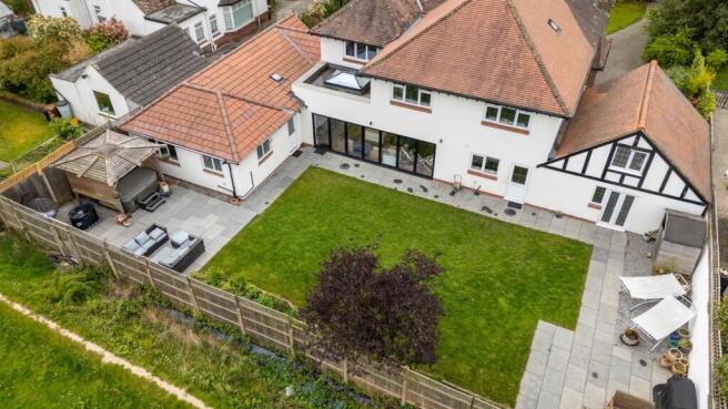 7 bed Detached for sale Image 4