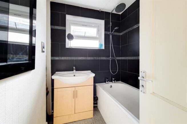 11_Bathroom-0.jpg