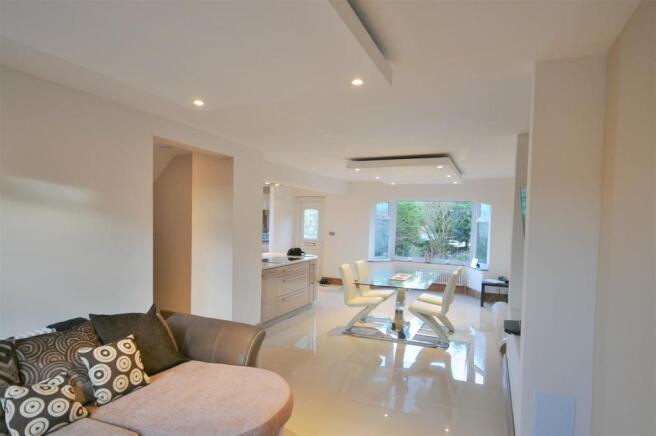 Open plan lounge / dining room /  kitchen