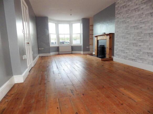 Lounge/Dining Room