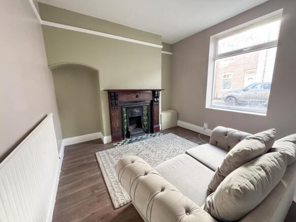 Charlotte EweMove Skelton-10