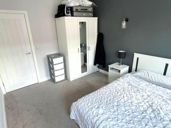 2 bed Flat to rent Image 5