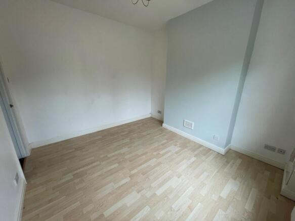 3 bed Terraced to rent Image 5