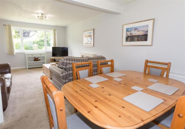 Dining area to Lounge
