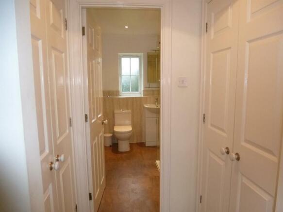 12 Stile Gardens - bathroom3 Feb 19.JPG