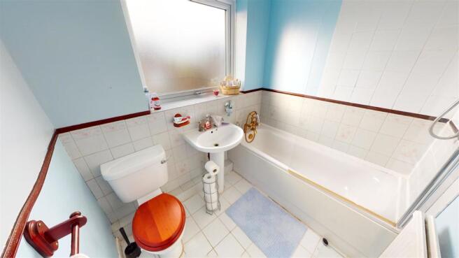 Carmelite Crescent Bathroom