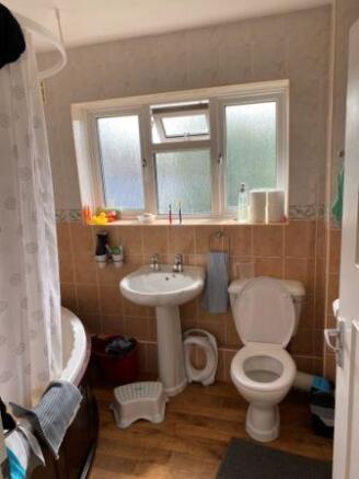 Bathroom c.jpg