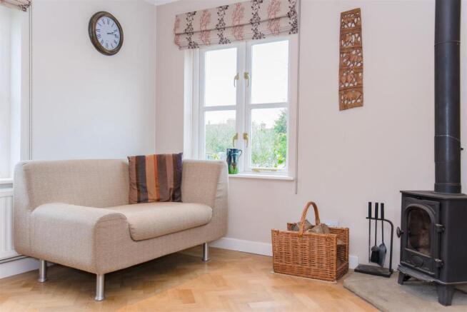 Entrance Hall / Snug