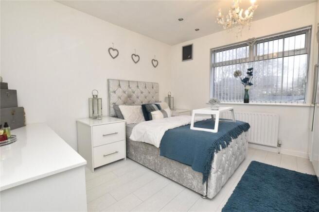 5 bed Semi-Detached for sale Image 5