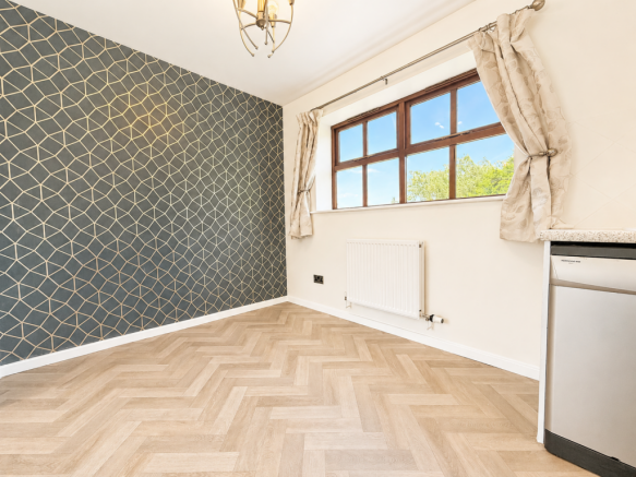 3 bed Town House for sale Image 9