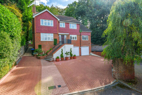 Home Farm Close, Ottershaw, KT16